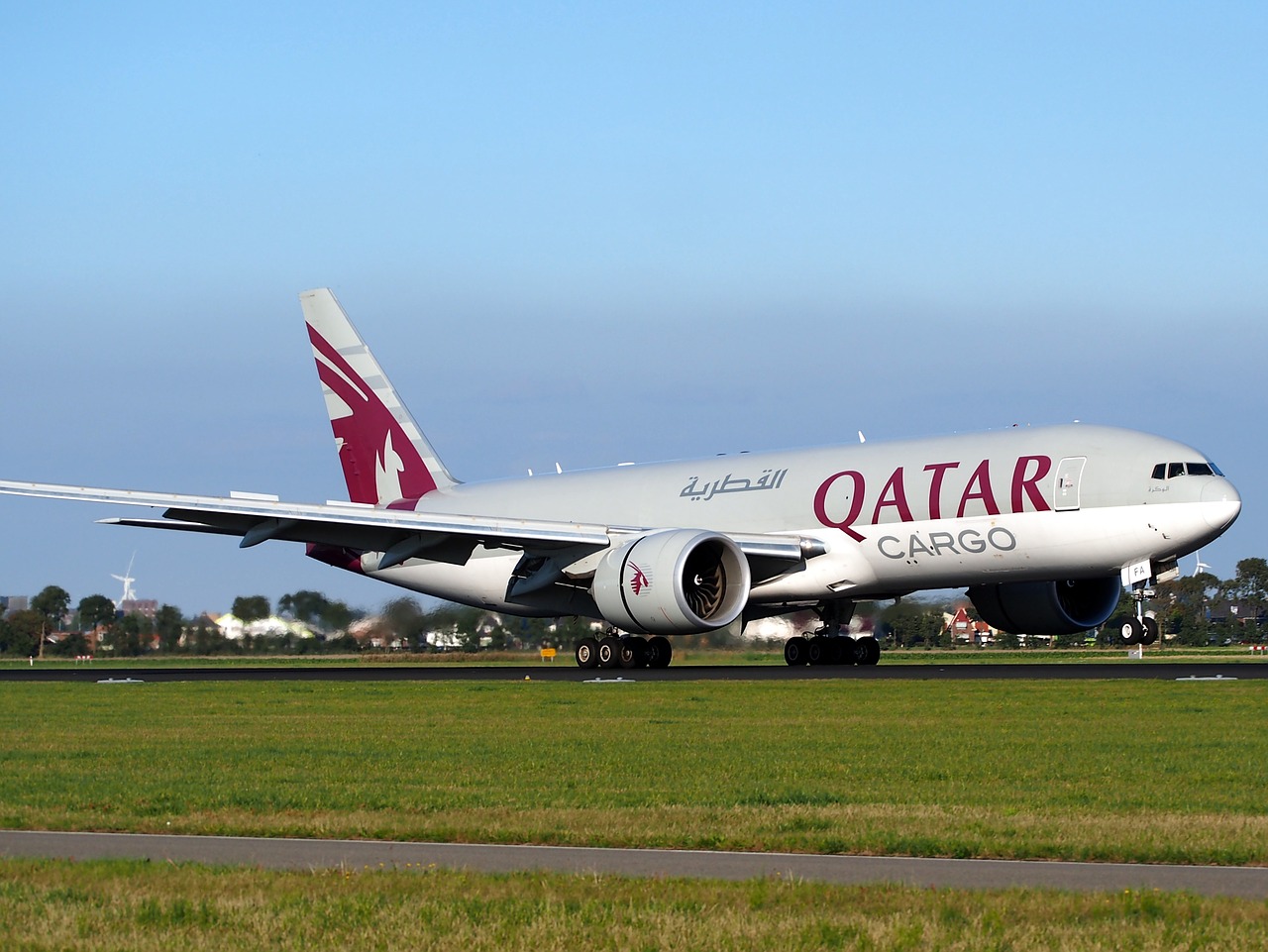 qatar-airways-867776_1280
